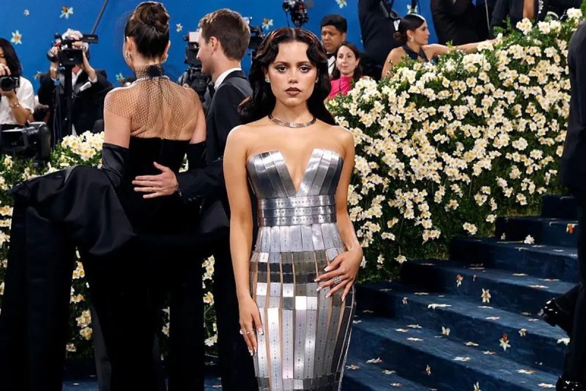 جينا أورتيغا Jenna Ortega في حفل ميت غالا 2025 –مصدر الصورة: Photo by Taylor Hill/Getty Images