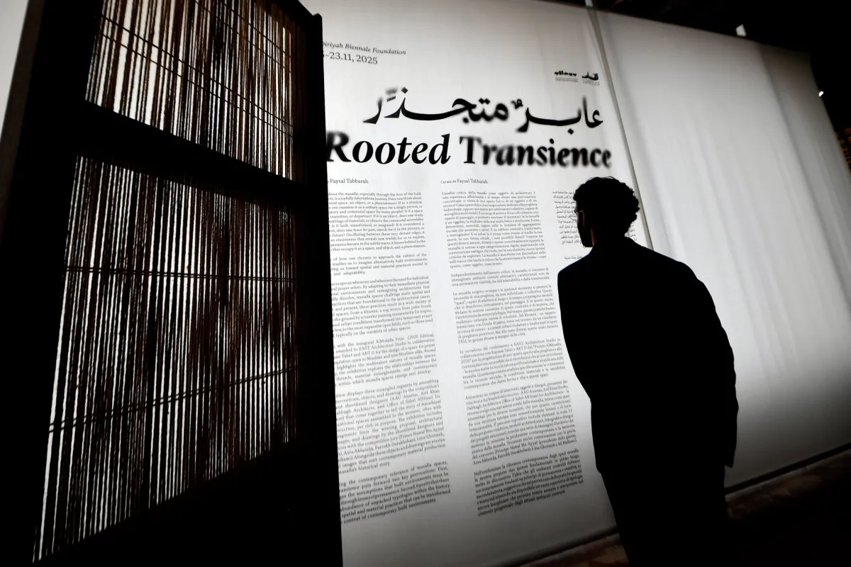 معرض عابر متجذر. الصورة من الحساب الرسمي لبينالي الدرعية على منصة x