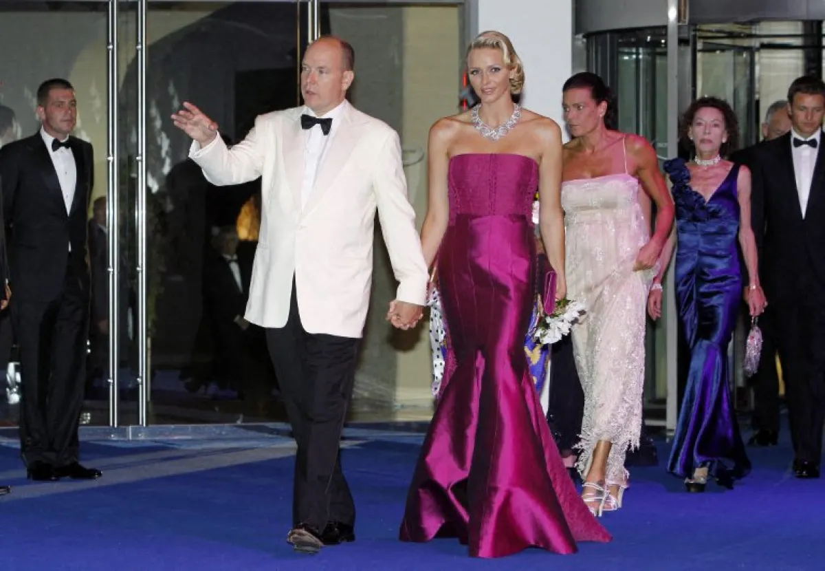 الأمير ألبير الثاني وزوجته تشارلين دو موناكو Prince Albert II of Monaco and Princess Charlene of Monaco -مصدر الصورة  SEBASTIEN NOGIER / AFP