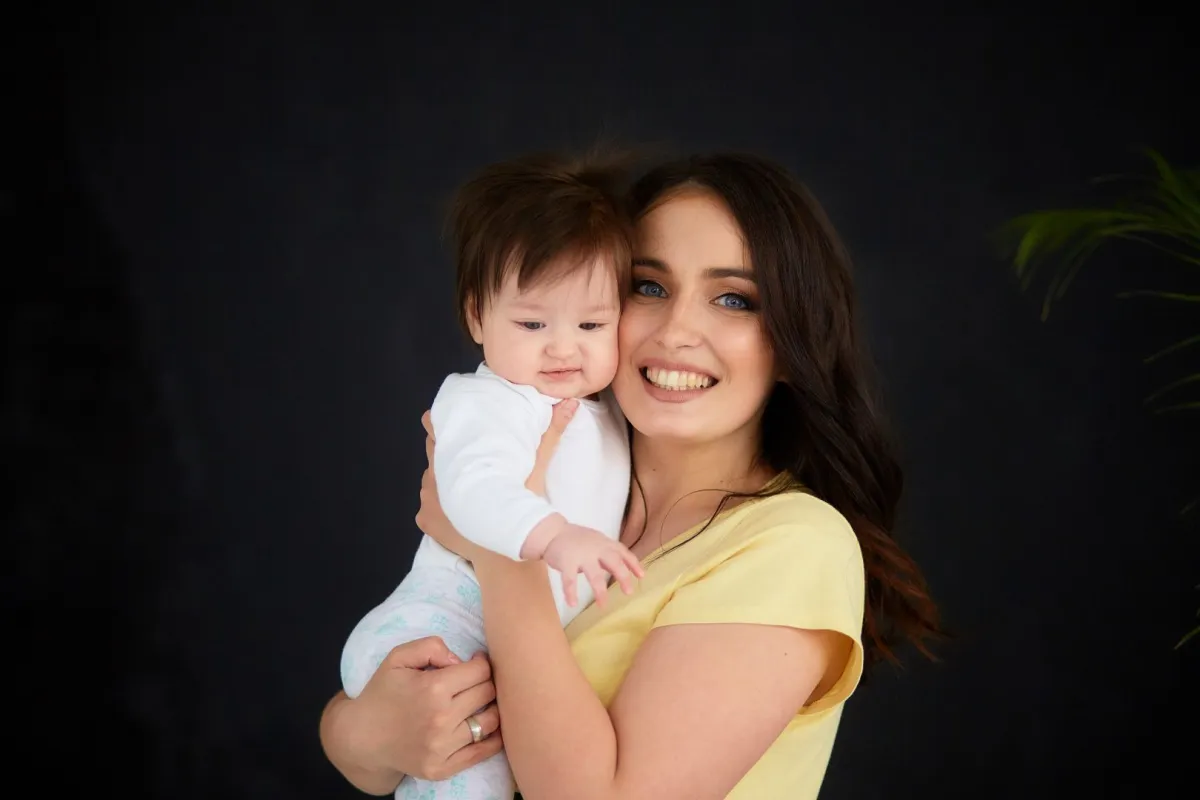 صورة لأم مع رضيعها