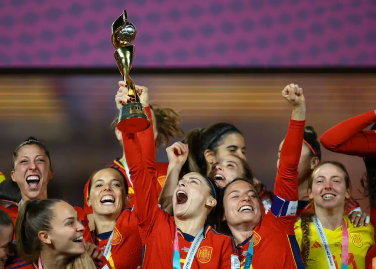 Soccer Football - FIFA Women's World Cup Australia and New Zealand 2023 - Final - Spain v England - Stadium Australia, Sydney, Australia - August 20, 2023 Spain celebrate with the trophy after winning the world cup REUTERS/Hannah Mckay
