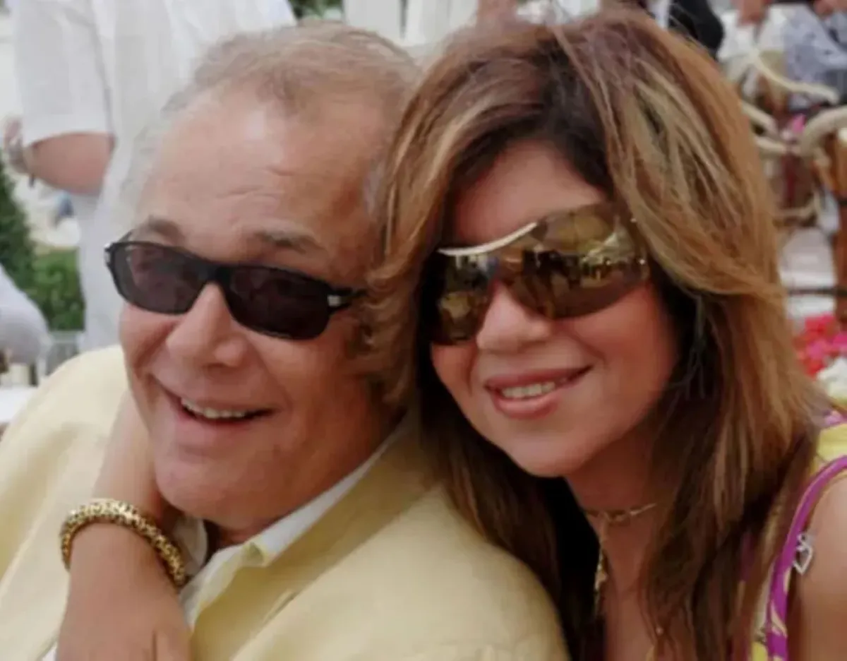 بوسي شلبي مع النجم الراحل محمود عبد العزيز- الصورة من حسابها على إنستغرام