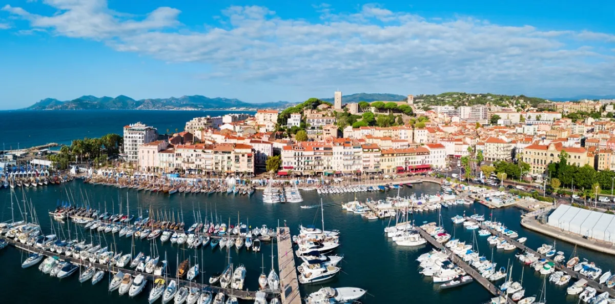 إطلالة على ميناء كان