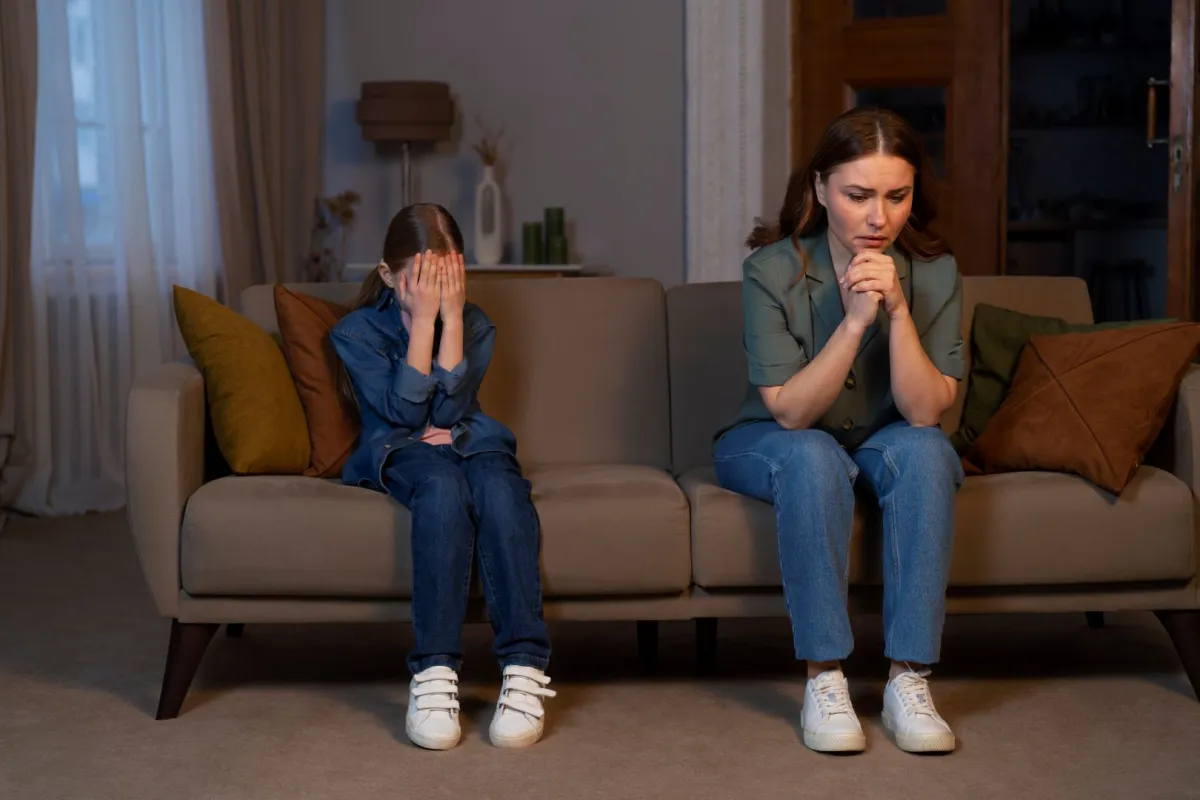 صورة لأم تخاصم ابنتها