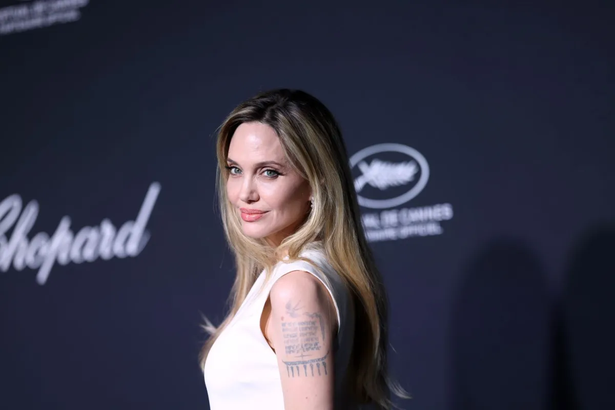 أنجلينا جولي في حفل جوائز شوبارد في كان، فرنسا (Angelina Jolie at the Chopard Trophy in Cannes, France). مصدر الصورة: Pascal Le Segretain/Getty Images
