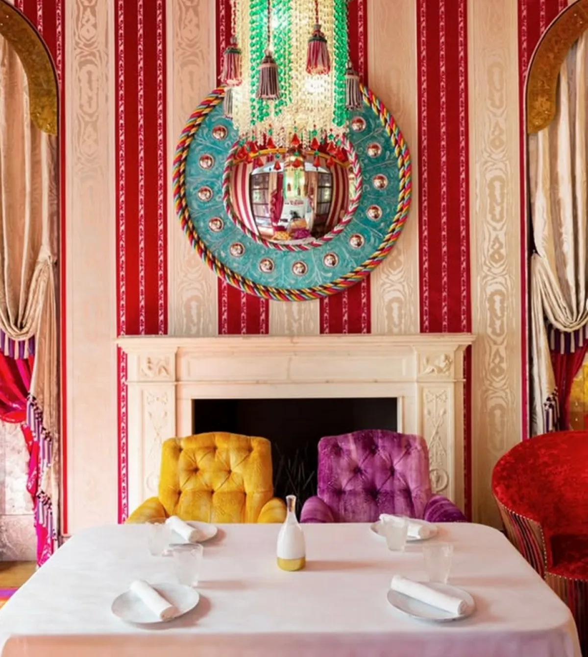 الألوان الزاهية تزين سكيتش, ذا ليكتشر روم إند لايبريري (الصورة من صفحة lrl.sketchlondon الرسمية على انستغرام)   