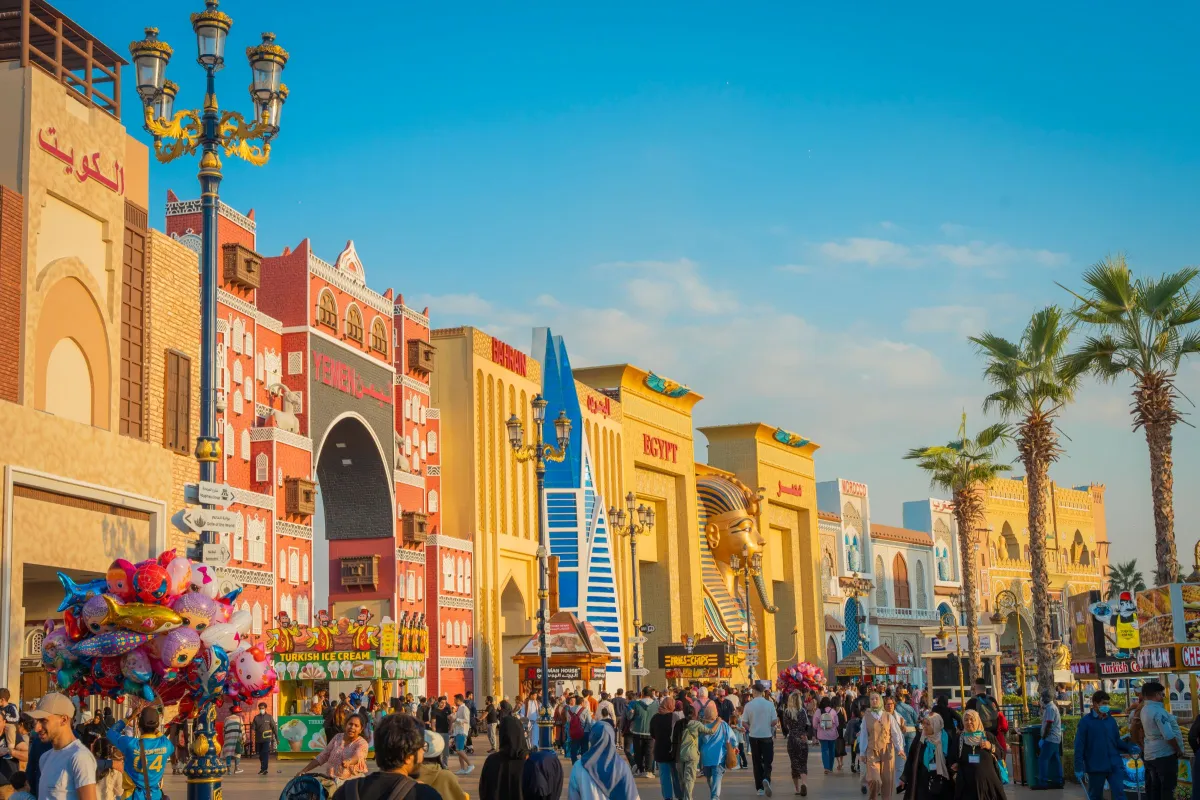 القرية العالمية في دبي. الصورة من مكتب دبي الإعلامي