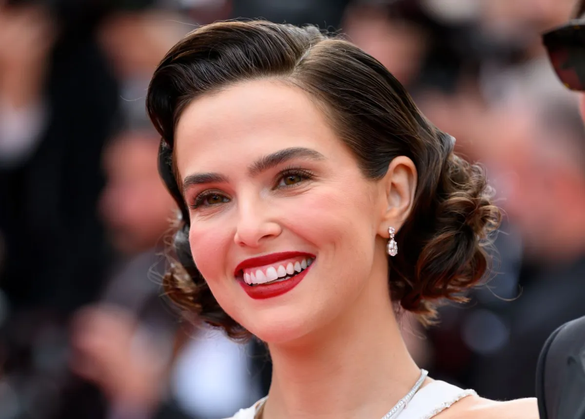 موضة ألوان أحمر الشفاه من نجمات كان 2025