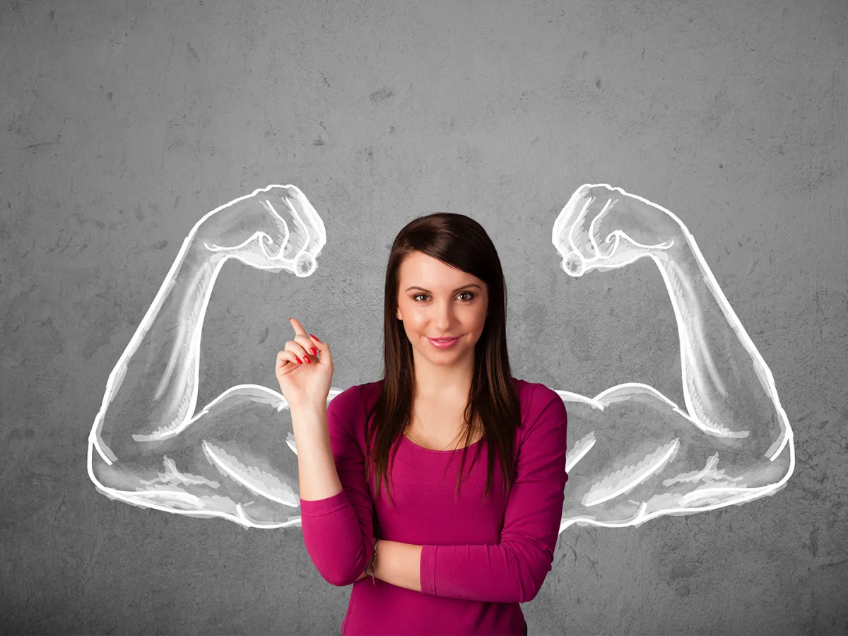 سيدة تستخدم قوة العقل في تحقيق الرشاقة والتحكّم بالعادات الغذائية