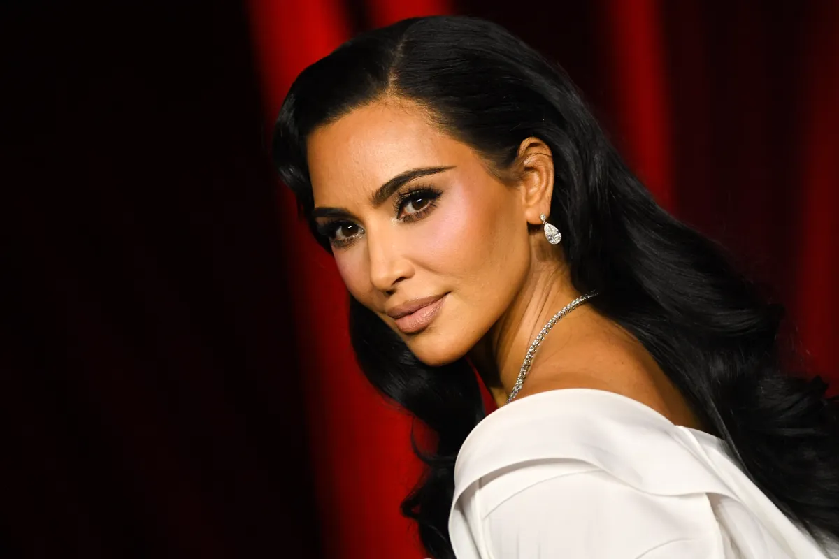 كيم كارداشيان في متحف أكاديمية الفنون السينمائية في لوس أنجلوس، كاليفورنيا (Kim Kardashian at Academy Museum of Motion Pictures in Los Angeles, California). مصدر الصورة: Amy Sussman/Getty Images/AFP