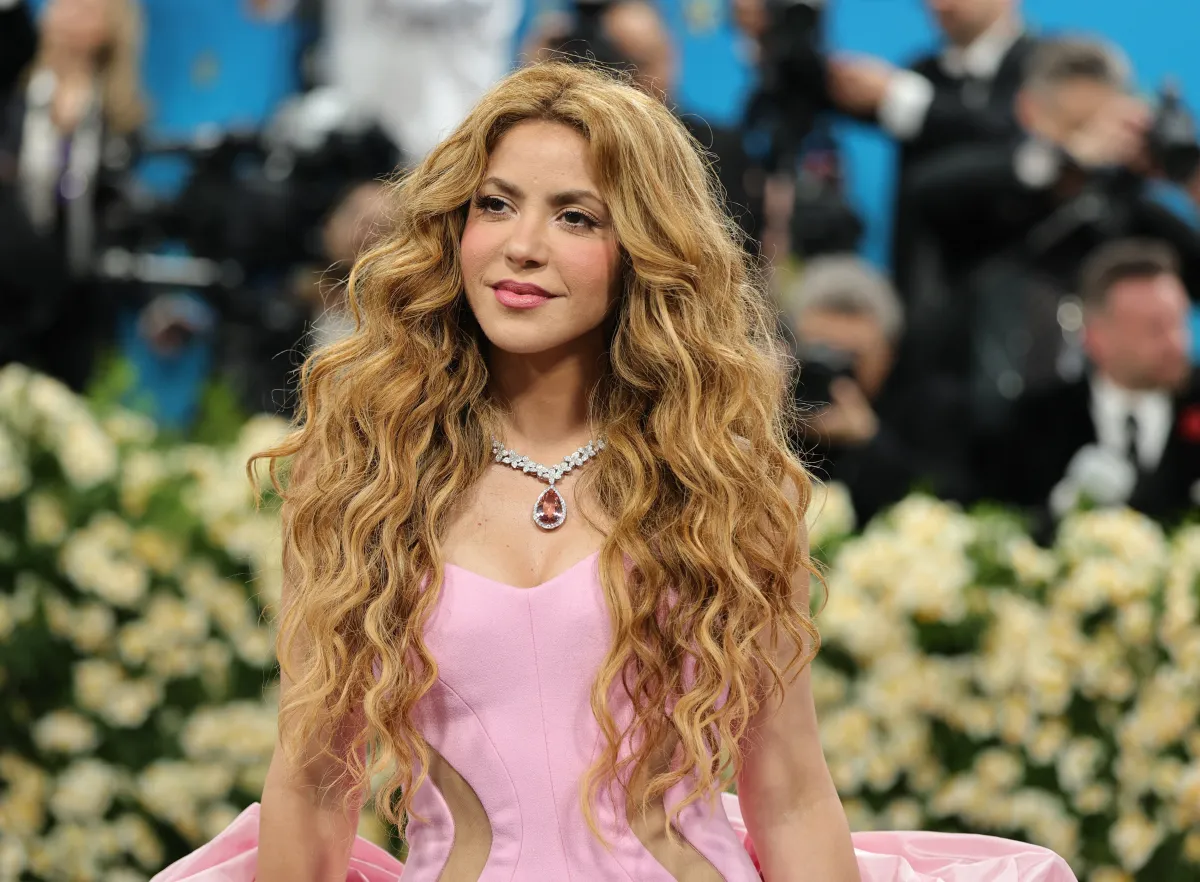 شاكيرا في حفل ميت غالا لعام 2025 في متحف متروبوليتان للفنون في مدينة نيويورك (Shakira at the 2025 Met Gala at Metropolitan Museum of Art on May 05, 2025 in New York City). مصدر الصورة:Dia Dipasupil / GETTY IMAGES NORTH AMERICA / Getty Images via AFP