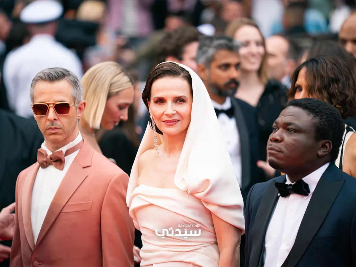جوليت بينوش وأعضاء لجنة تحكيم المسابقة الرسمية لمهرجان كان - الصورة خاصة لسيدتي تصوير يوسف بوهوش