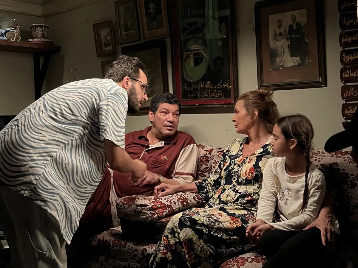 يسرا وباسم سمرة من فيلم بنات فاتن- الصورة من الشركة المنتجة