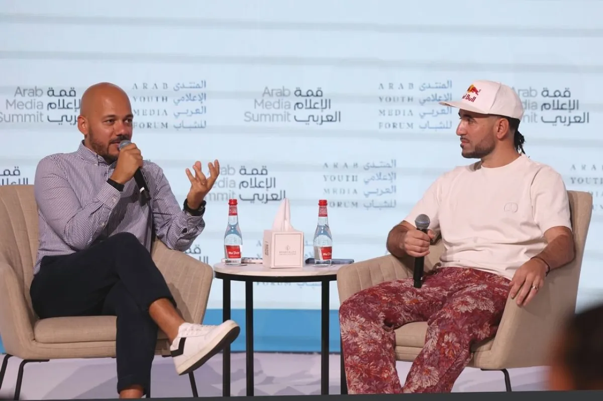 سيان غارنيه يتحدث في جلسة "الشباب والرياضة.. تأثير عالمي". الصورة من wam