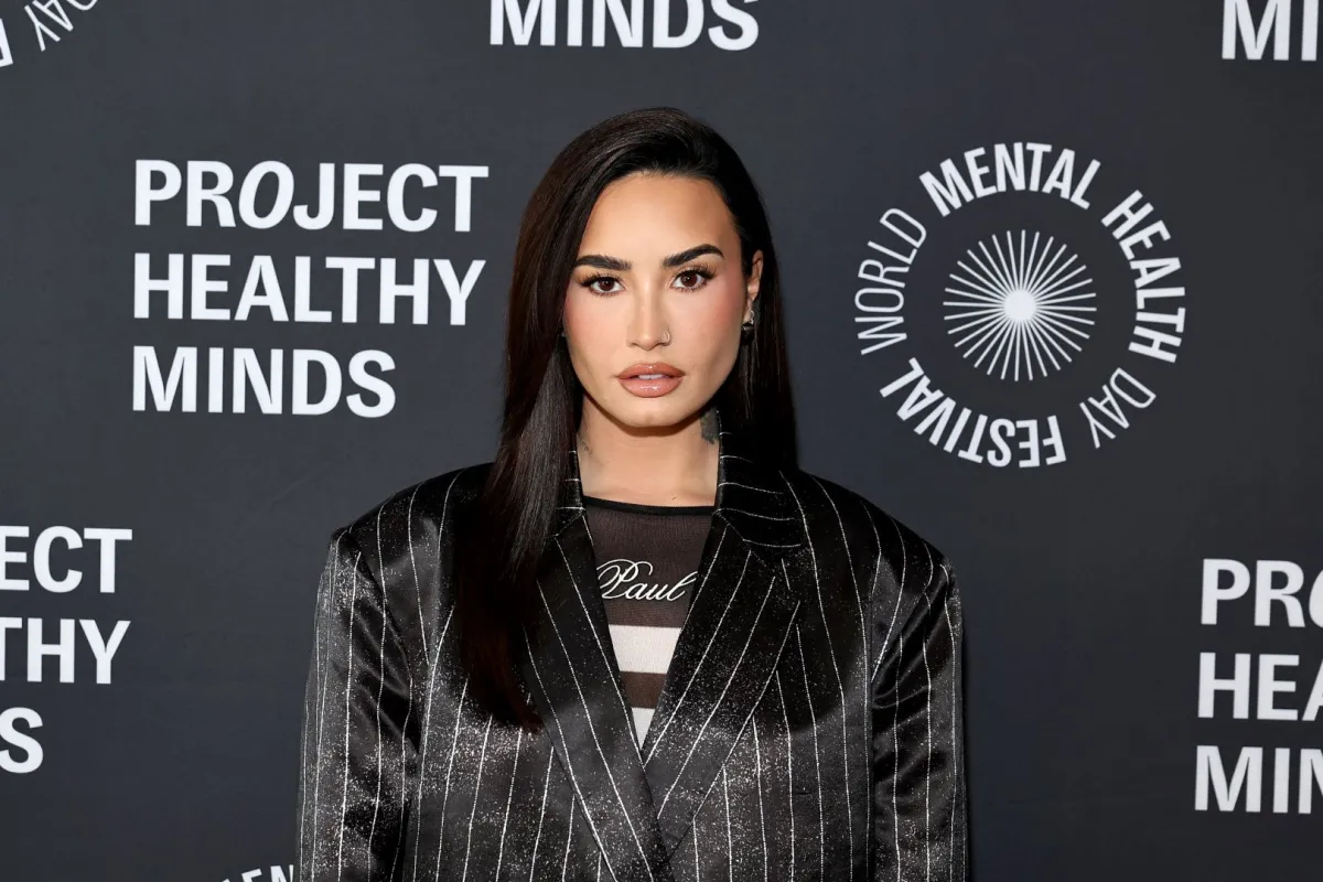 ديمي لوفاتو في هدسون ياردز بمدينة نيويورك (Demi Lovato at Hudson Yards in New York City). مصدر الصورة: Jamie McCarthy/Getty Images/AFP