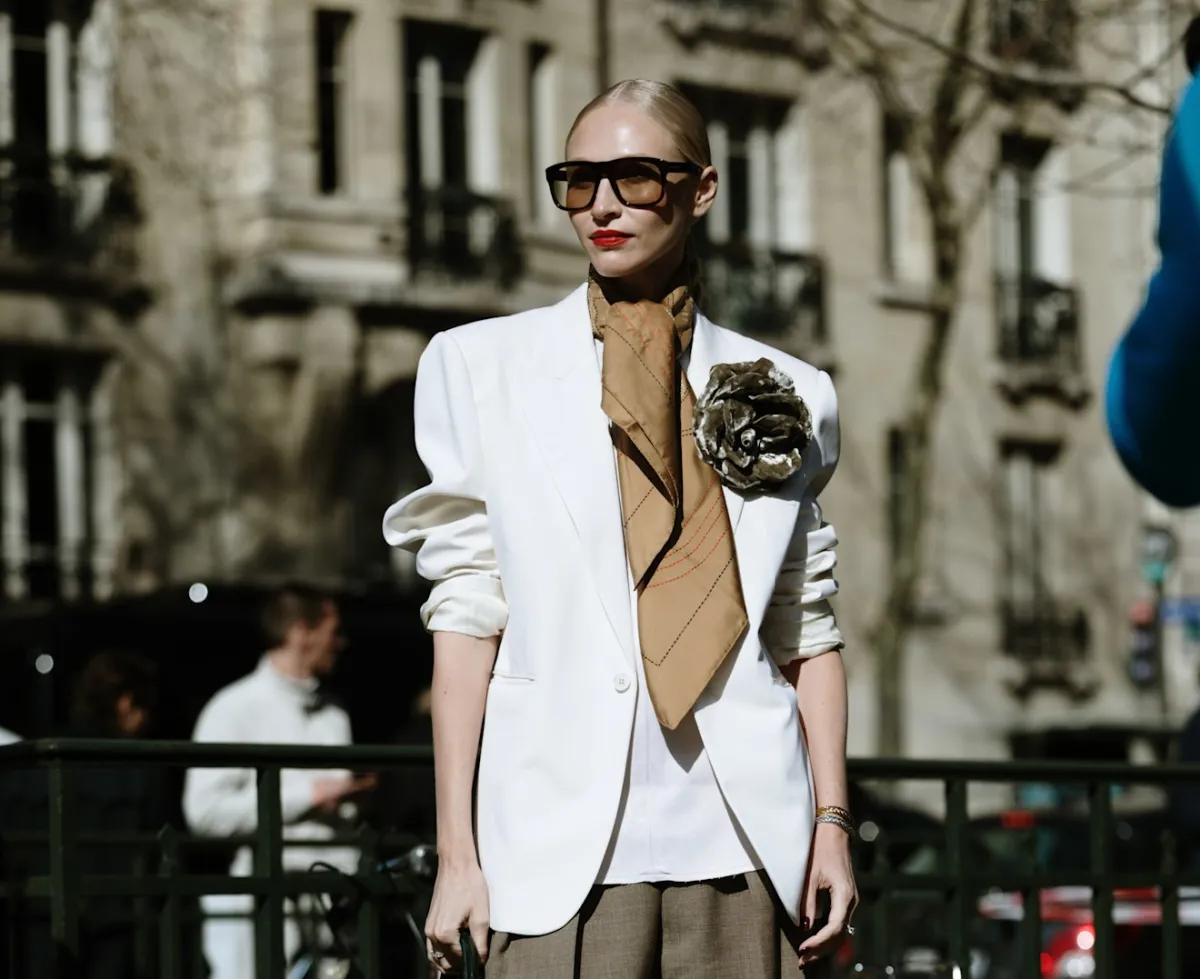 إطلالة بالبدلة- الصورة من Launchmetrics/Spotlight ©