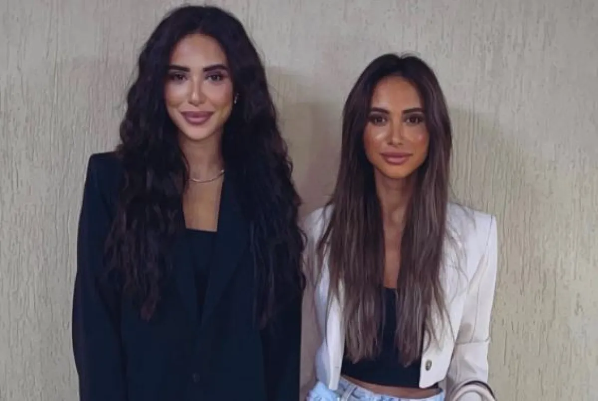 آية سماحة وشقيقتها - الصورة من حساب منة على انستقرام