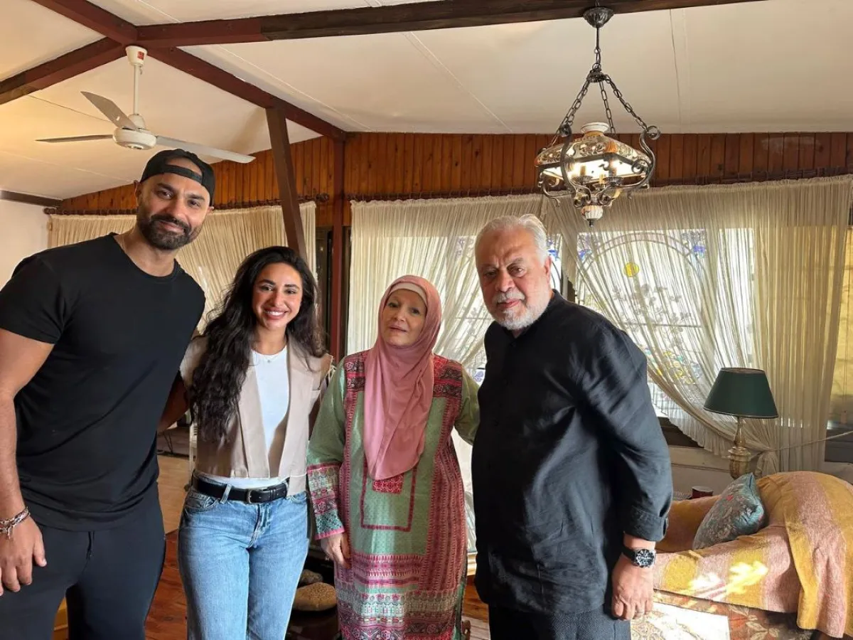  أشرف زكي وآية سماحة وكريم فهمي يزورون مشيرة إسماعيل في منزلها- الصورة من الحساب الرسمي لنقابة المهن التمثيلية المصرية على فيسبوك