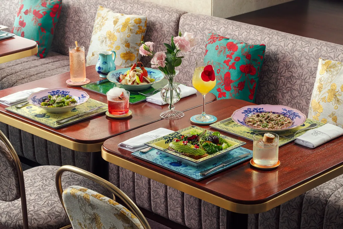 لقطة داخل كافيه جينوري في منتجع سانت ريجيس جزيرة السعديات بأبوظبي