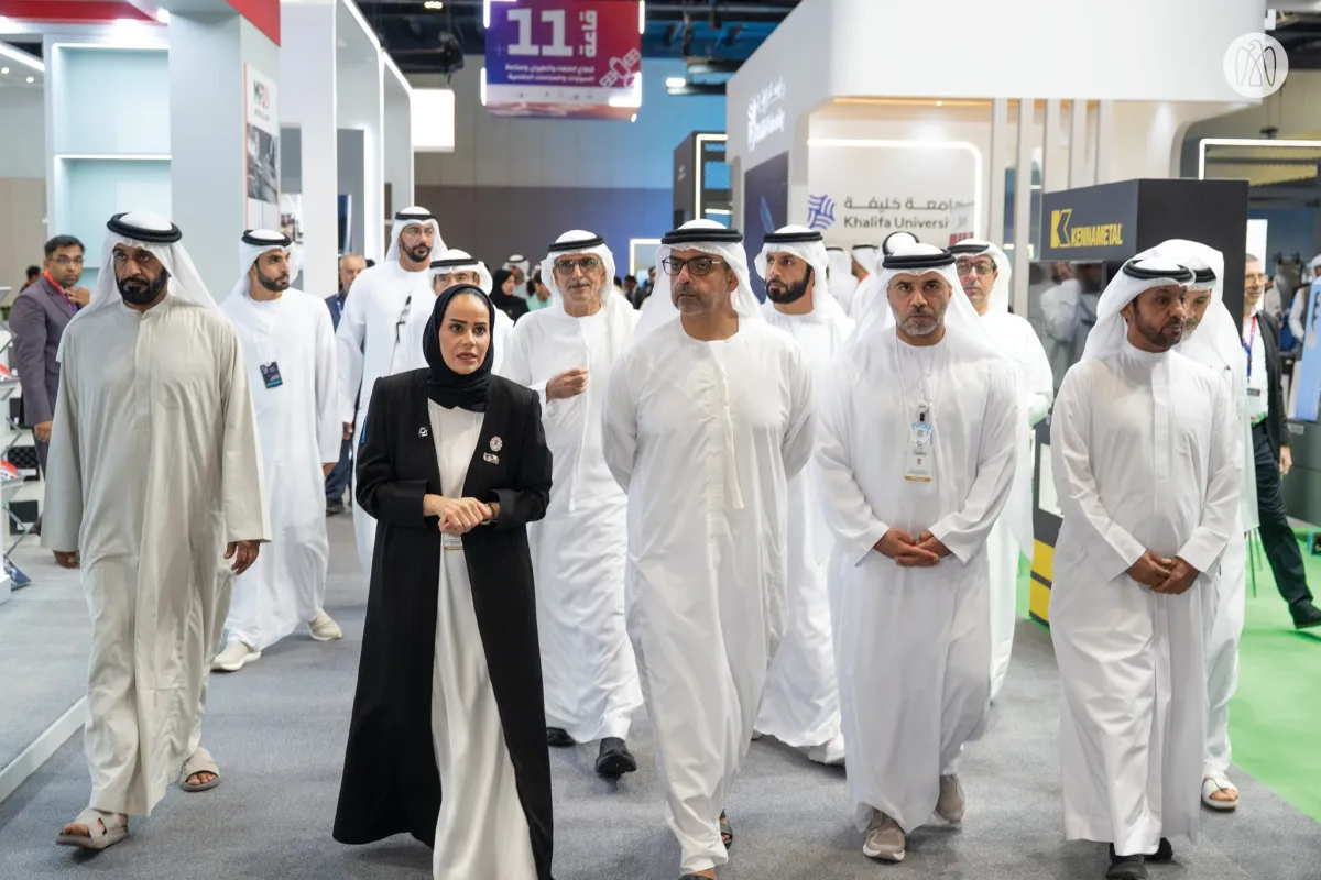 جولة الشيخ حامد بن زايد في معرض اصنع في الإمارات - الصورة من موقع مكتب أبوظبي الإعلامي