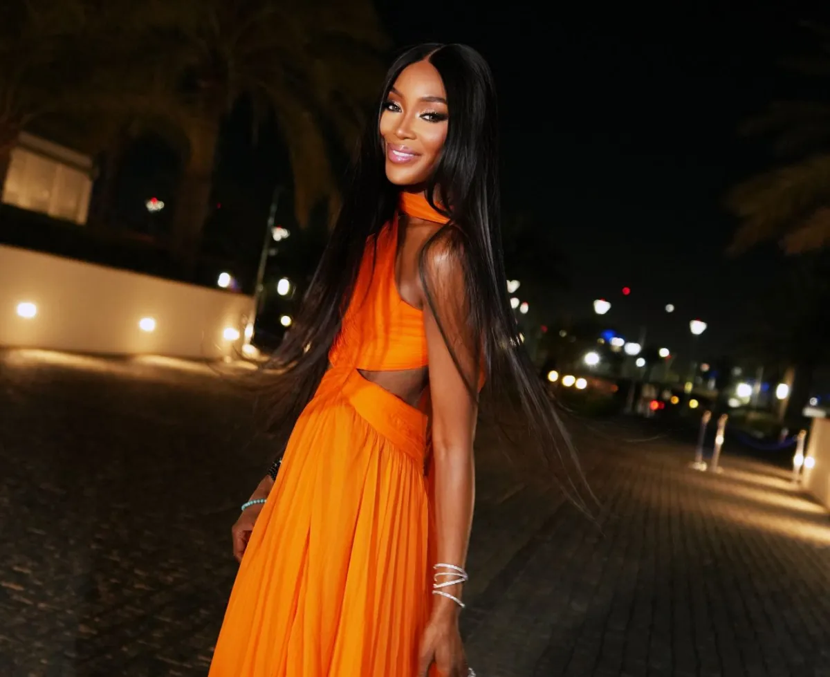 نعومي كامبل Naomi Campbell  ترتدي من تصميم علي كروي Ali Kraoui- الصورة من العلاقات العامة للمصمم 