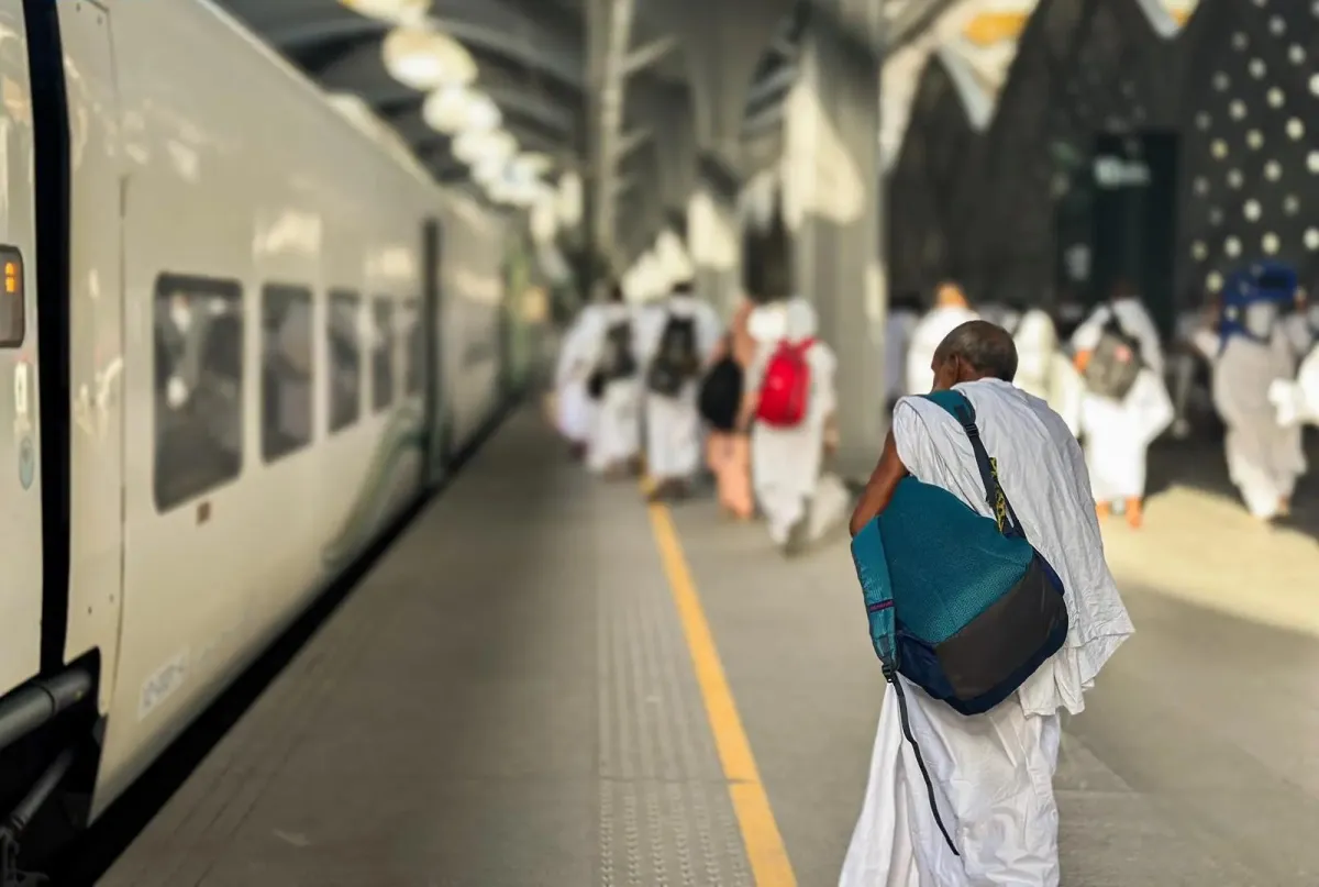 عدد هائل من الرحلات اليومية ينفذها قطار الحرمين السريع لنقل أكثر من مليونيّ حاج - الصورة من واس