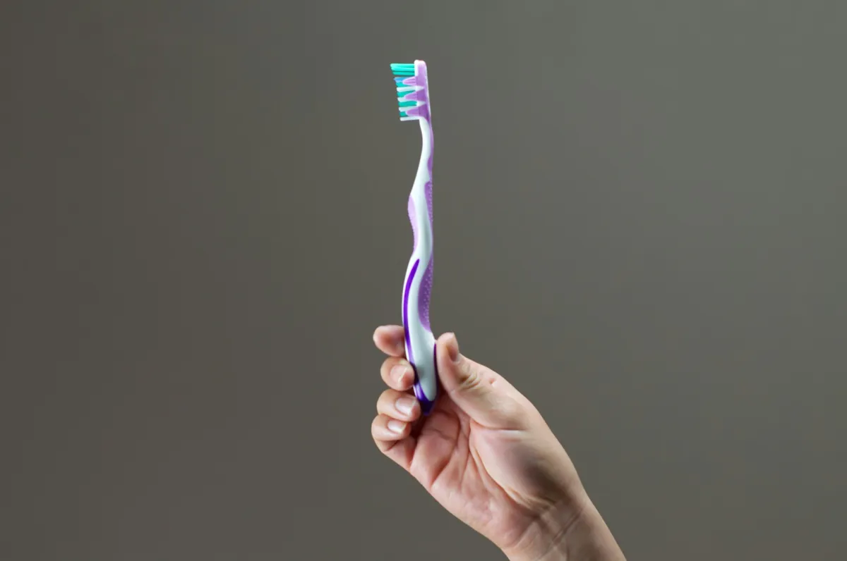 فرشاة الأسنان تستخدم في الأعمال المنزلية