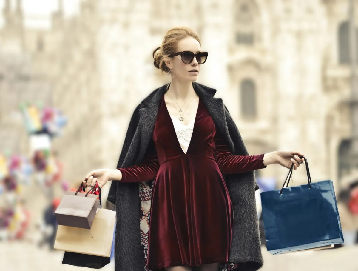 امرأة تتسوق- مصدر الصورة موقع Pexels