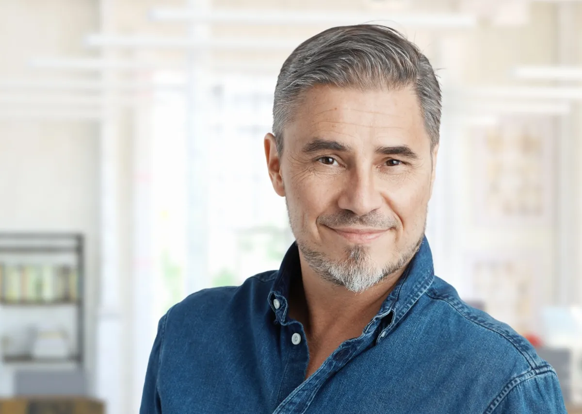 الشيب في الشعر للرجل