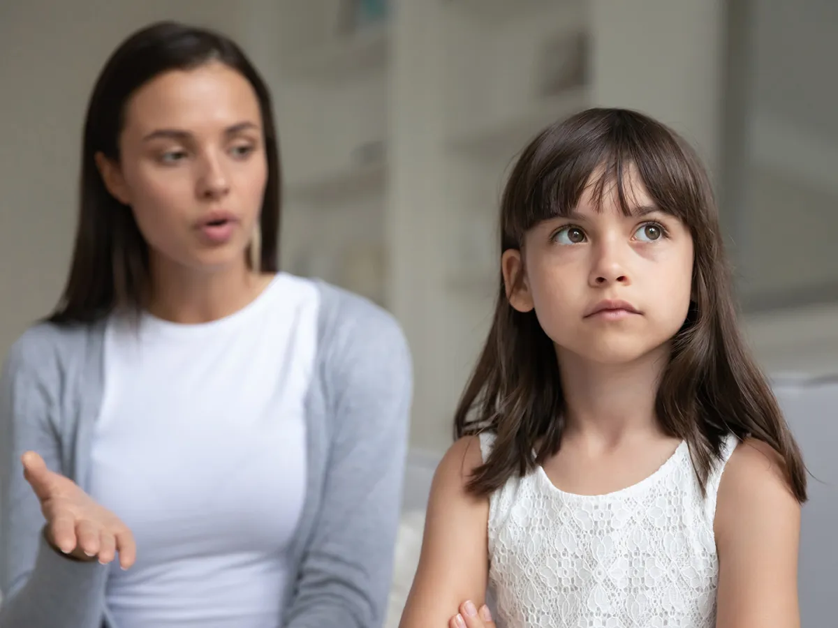 نصائح الأمهات في التعامل مع مرحلة العناد عند الأطفال بشكل إيجابي وفعّال