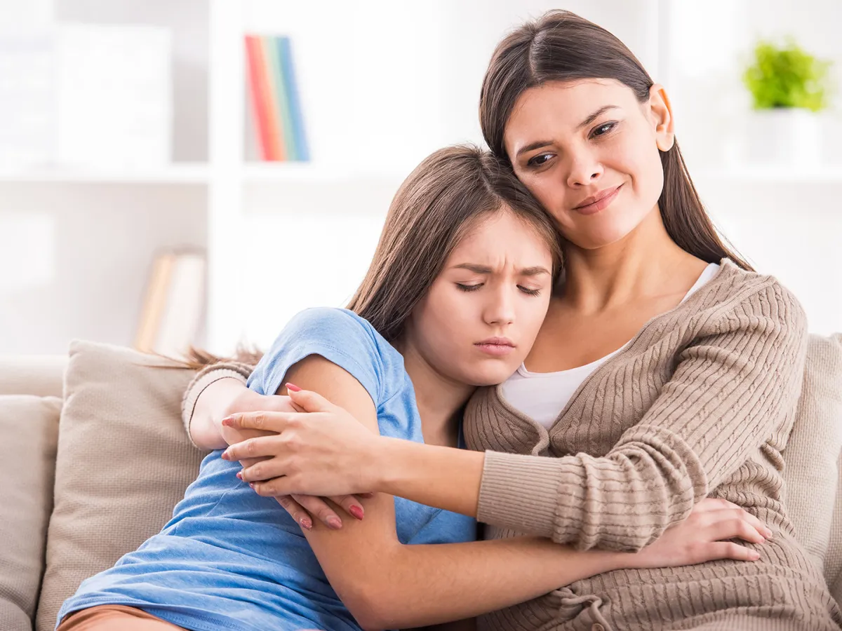 لماذا مزاج ابنتي / ابني المراهق سيء؟ وكيف أساعده؟