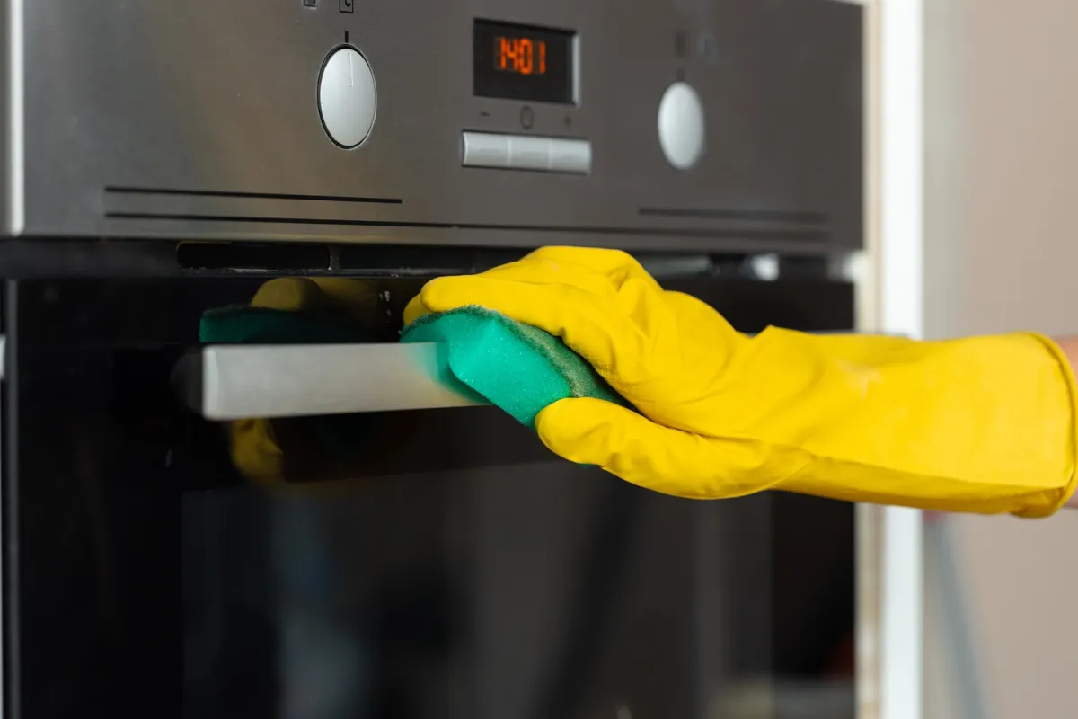  تنظيف زجاج الفرن