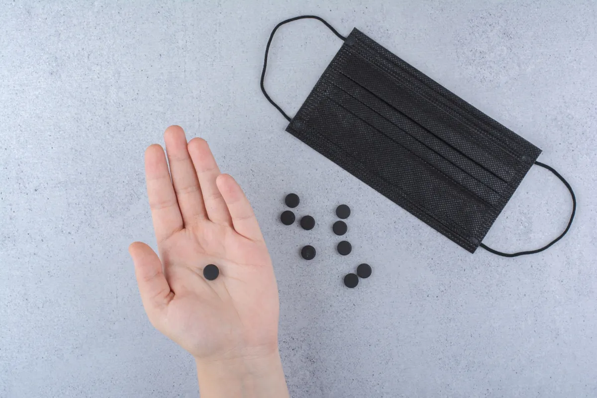 حبوب الفحم للقولون- مصدر الصورة freepik