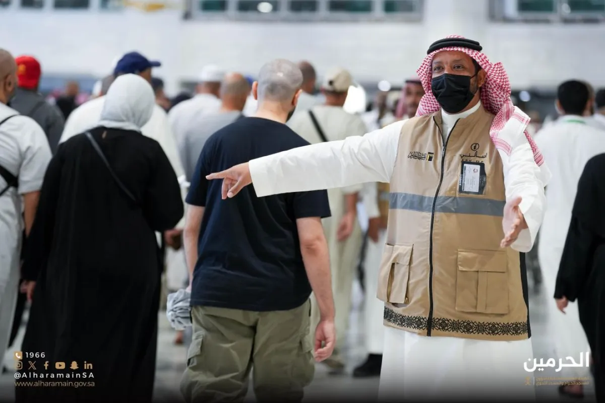 من خدمات الفرق الراجلة والإرشاد خلال موسم الحج