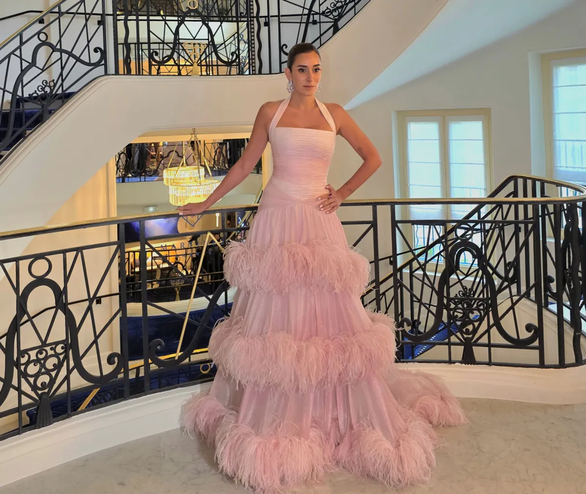 سامسونج ورامي قاضي يُسلطان الضوء على الأناقة مع Galaxy S25 Ultra