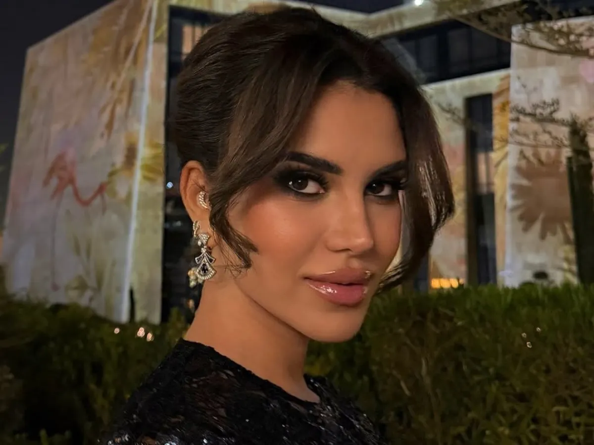 تسريحات شعر مرفوعة وبسيطة للعيد على طريقة مدونات الموضة