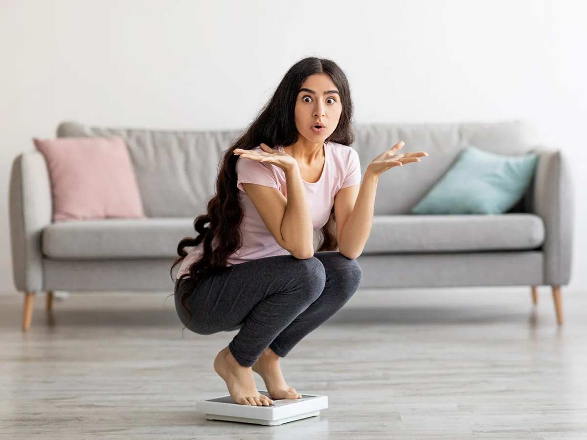 سيدة تعاني من عدم نزول الوزن رغم قلة الأكل