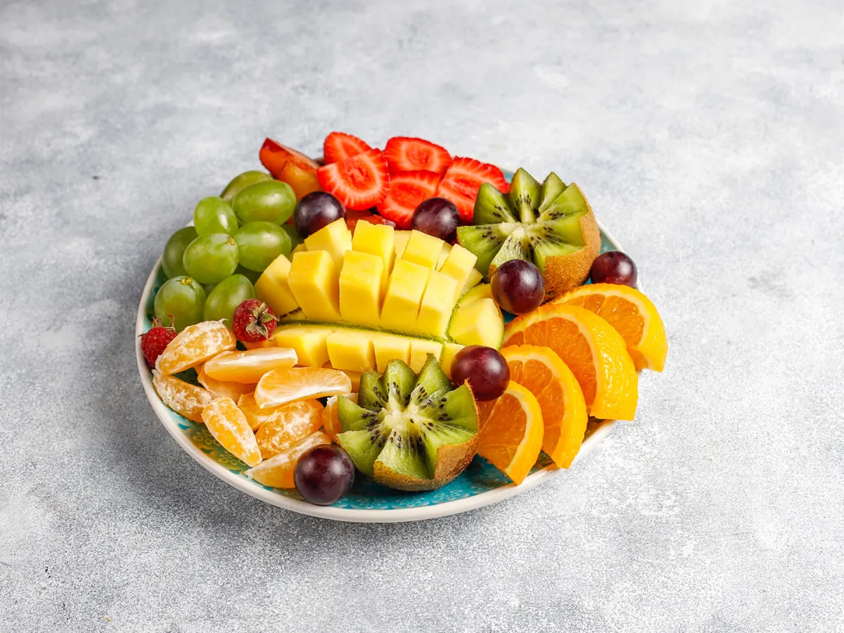 طبق صحي من الفواكه كبديل للحلويات Image By azerbaijan_stockers on Freepik