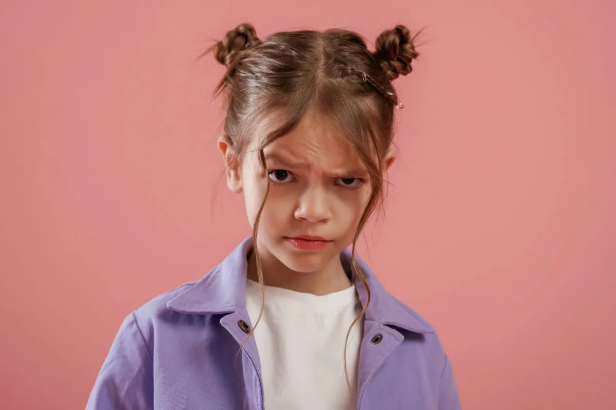 صورة طفلة تتذمر