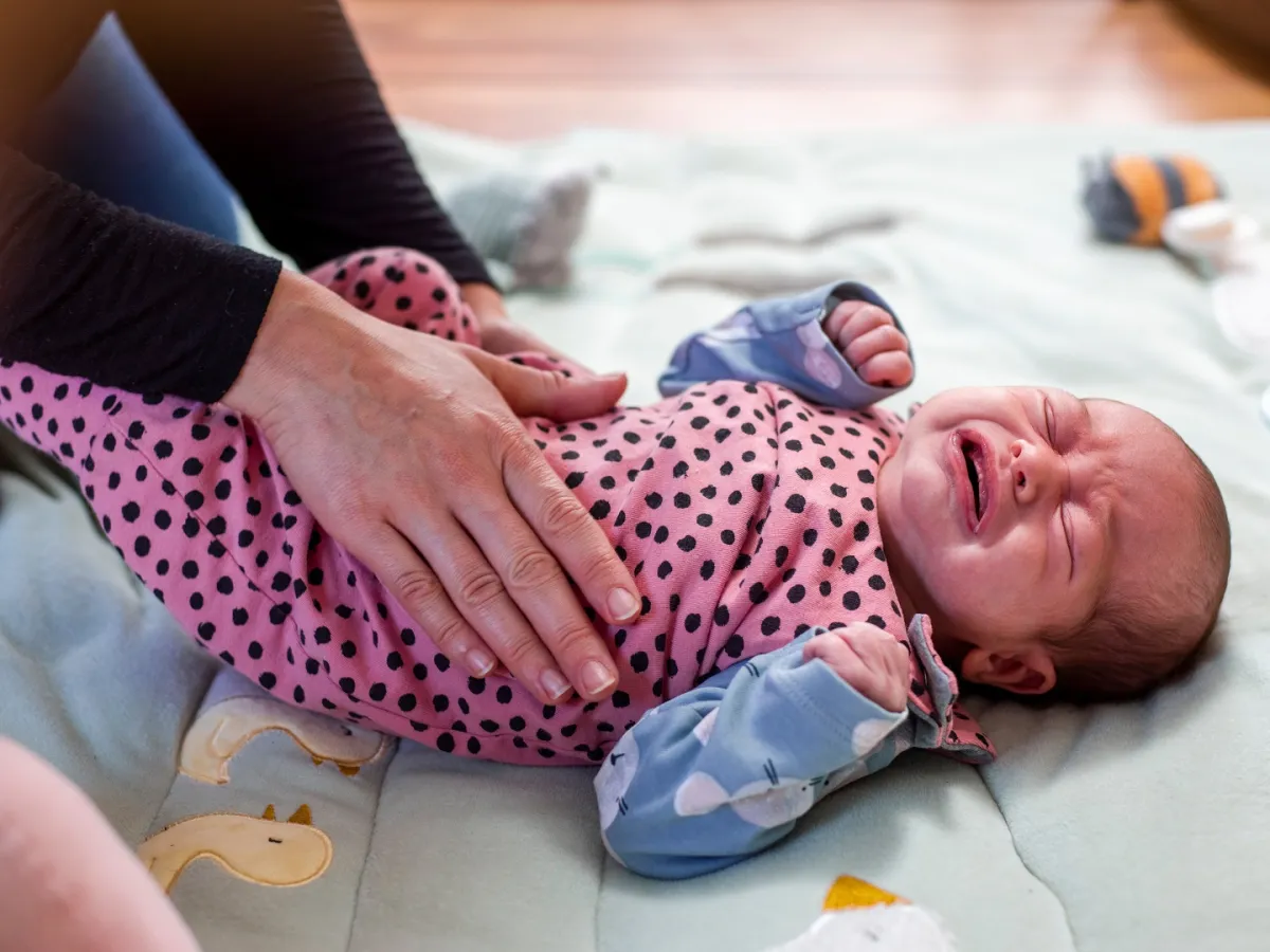 صورة لطفل رضيع يبكي