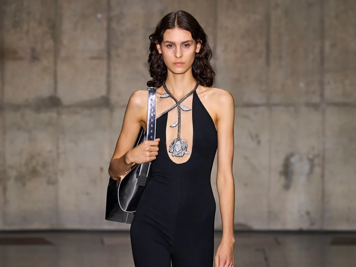 جمبسوت من ديفيد كوما David Koma ربيع وصيف 2024 - الصورة من Launchmetrics/Spotlight ©