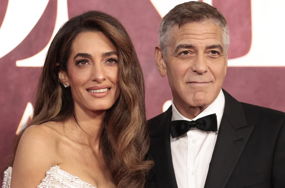 أمل وجورج كلوني في حفل توزيع جوائز توني 2025 ( Amal and George Clooney at the 2025 Tony Awards ). مصدر الصورة: Kena BETANCUR / AFP