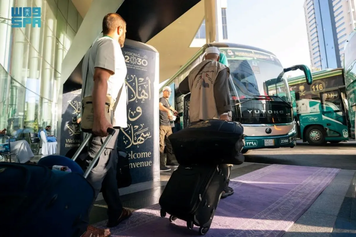 أعرب ضيوف برنامج خادم الحرمين الشريفين للحج والعمرة والزيارة المغادرون إلى المدينة المنورة عن سعادتهم بما منَّ الله عليهم به من أداء مناسك الحج