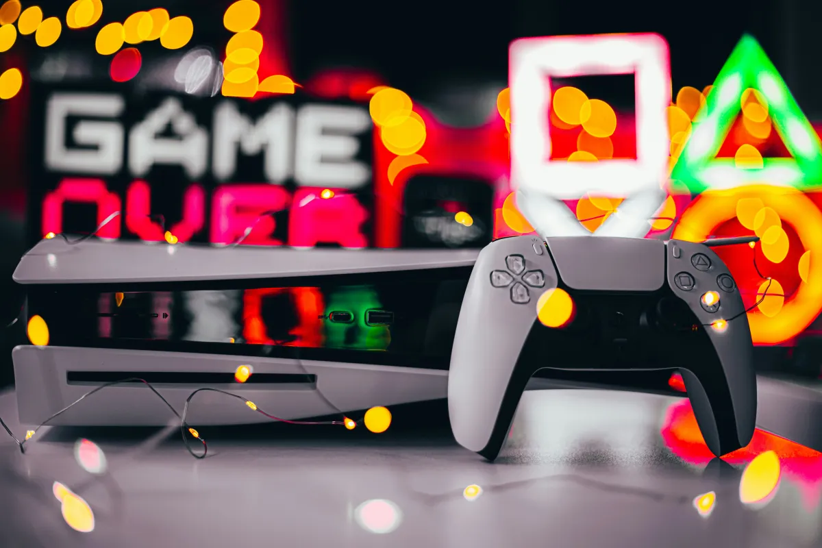 أكثر من 350 شركة ألعاب إلكترونية في دبي. الصورة من موقع unsplash