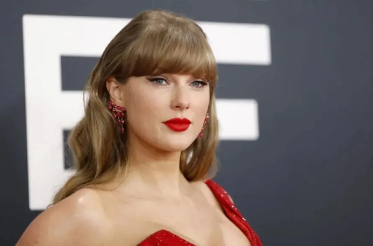 تايلور سويفت تحضر حفل توزيع جوائز جرامي السابع والستين في لوس أنجلوس، كاليفورنيا (Taylor Swift attends the 67th GRAMMY Awards in Los Angeles, California). (مصدر الصورة: Frazer Harrison/Getty Images/AFP)