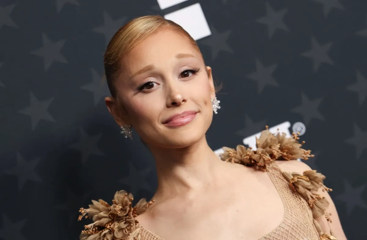 أريانا غراندي في باركر هانجر في سانتا مونيكا، كاليفورنيا (Ariana Grande at Barker Hangar in Santa Monica, California). مصدر الصورة: Michael Tran / AFP