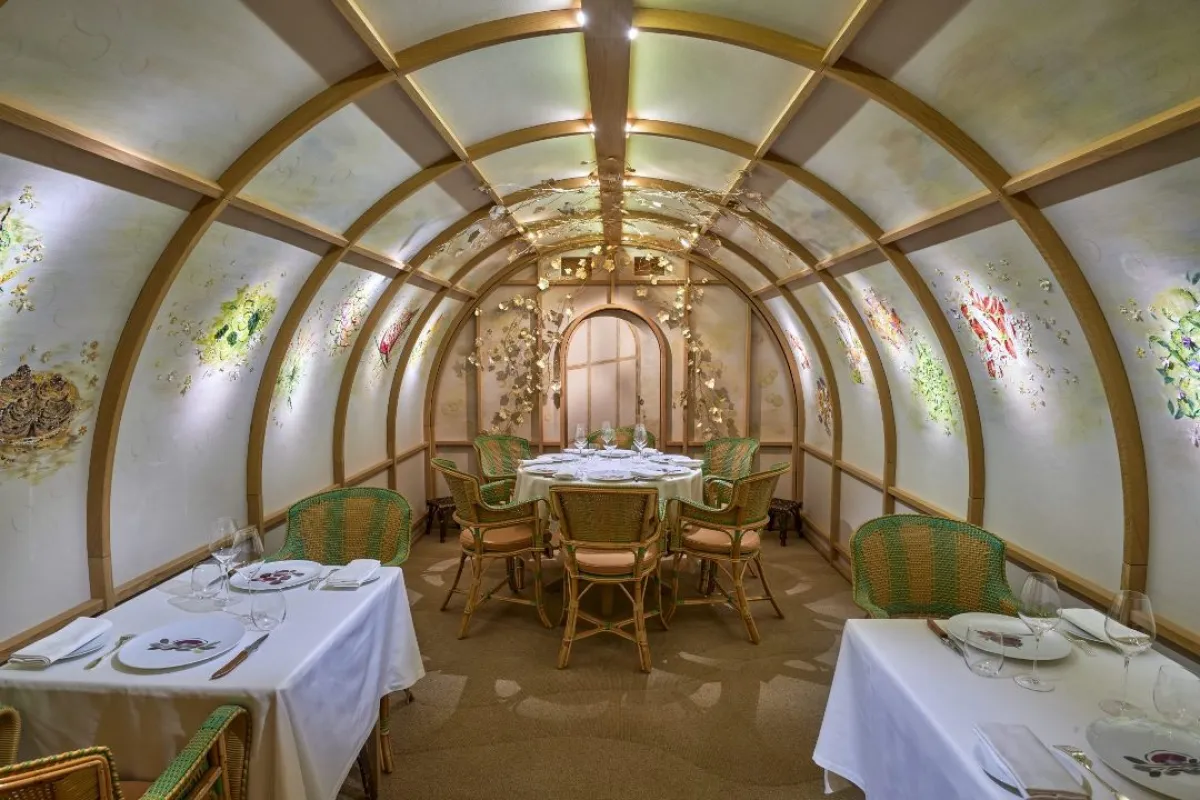 لقطة داخل مطعم أربيج في باريس (الصورة من الموقع الرسمي للمطعم)