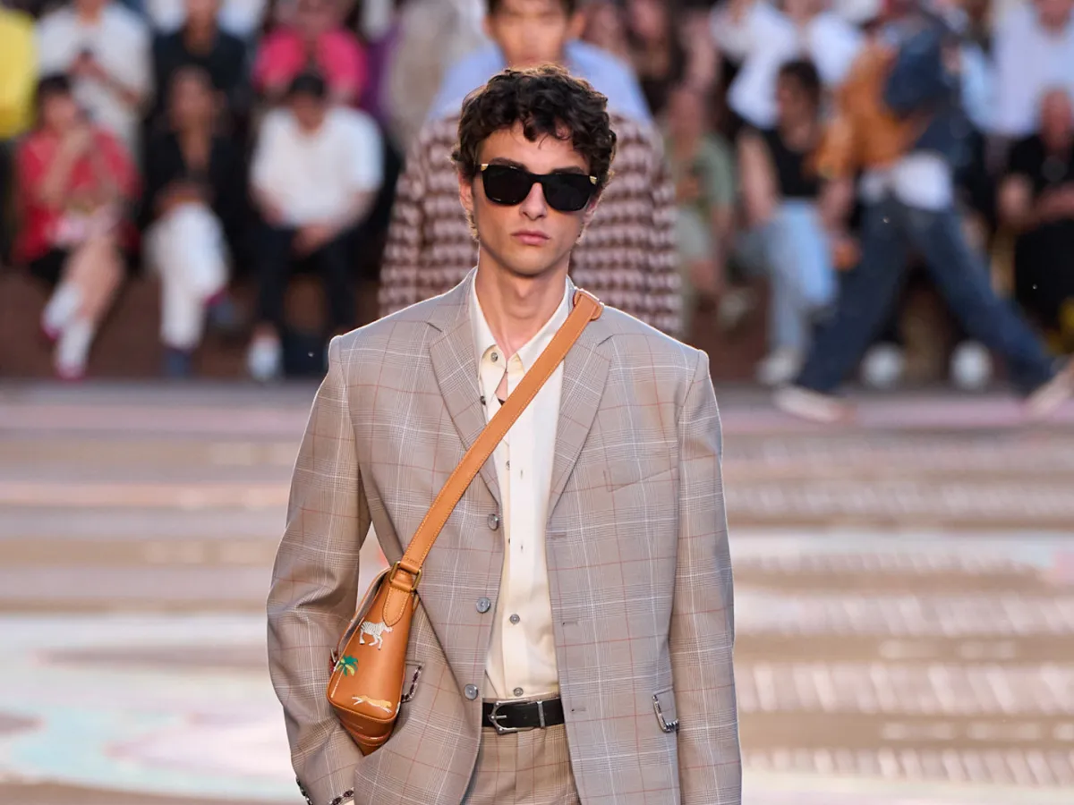 بدلة مخططة من لويس فيتون Louis Vuitton- الصورة من Launchmetrics/Spotlight ©