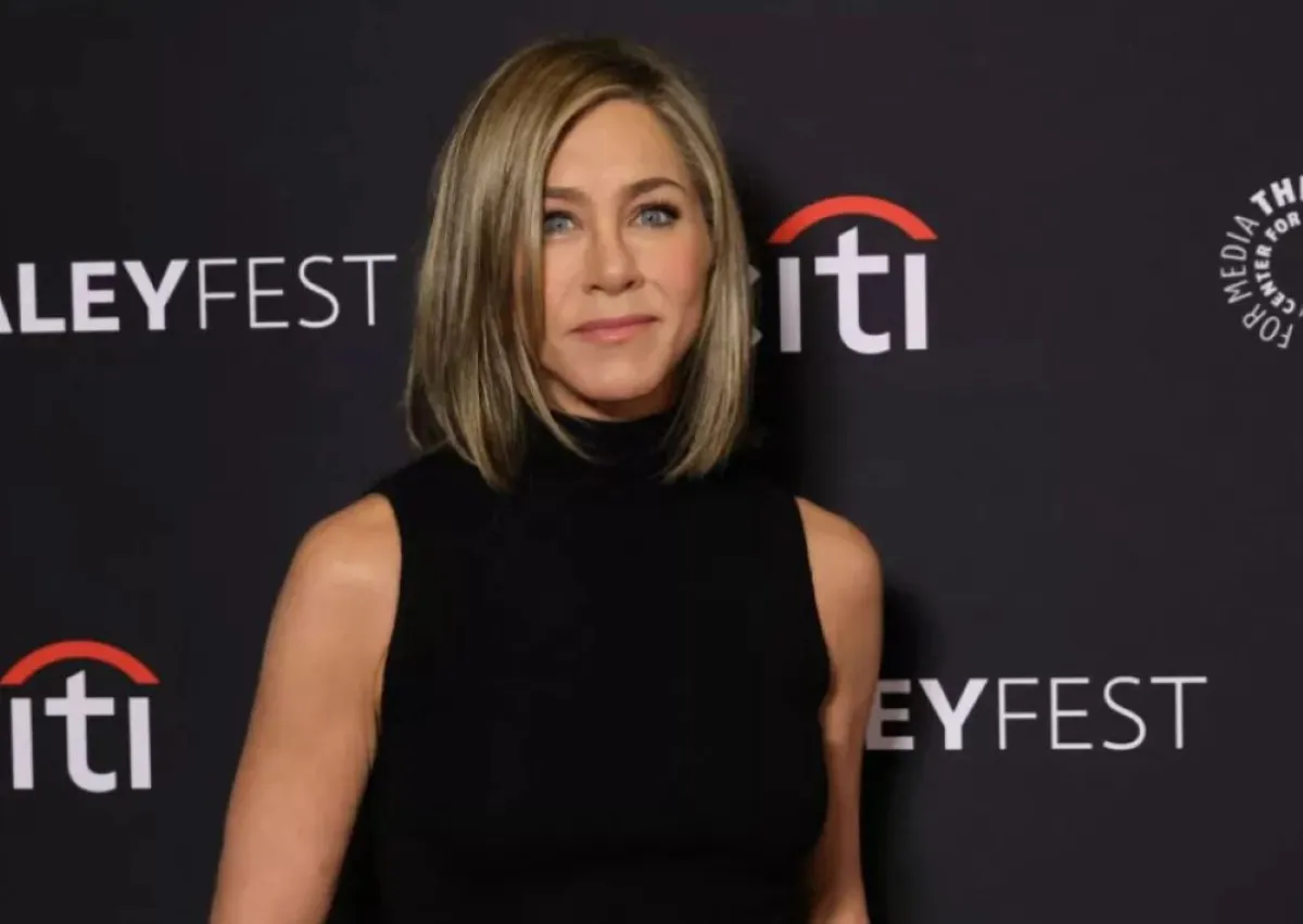 جينيفر أنيستون في PaleyFest LA 2024 في هوليوود كاليفورنيا (Jennifer Aniston at PaleyFest LA 2024 in Hollywood, California). مصدر الصورة: Kevin Winter/Getty Images/AFP