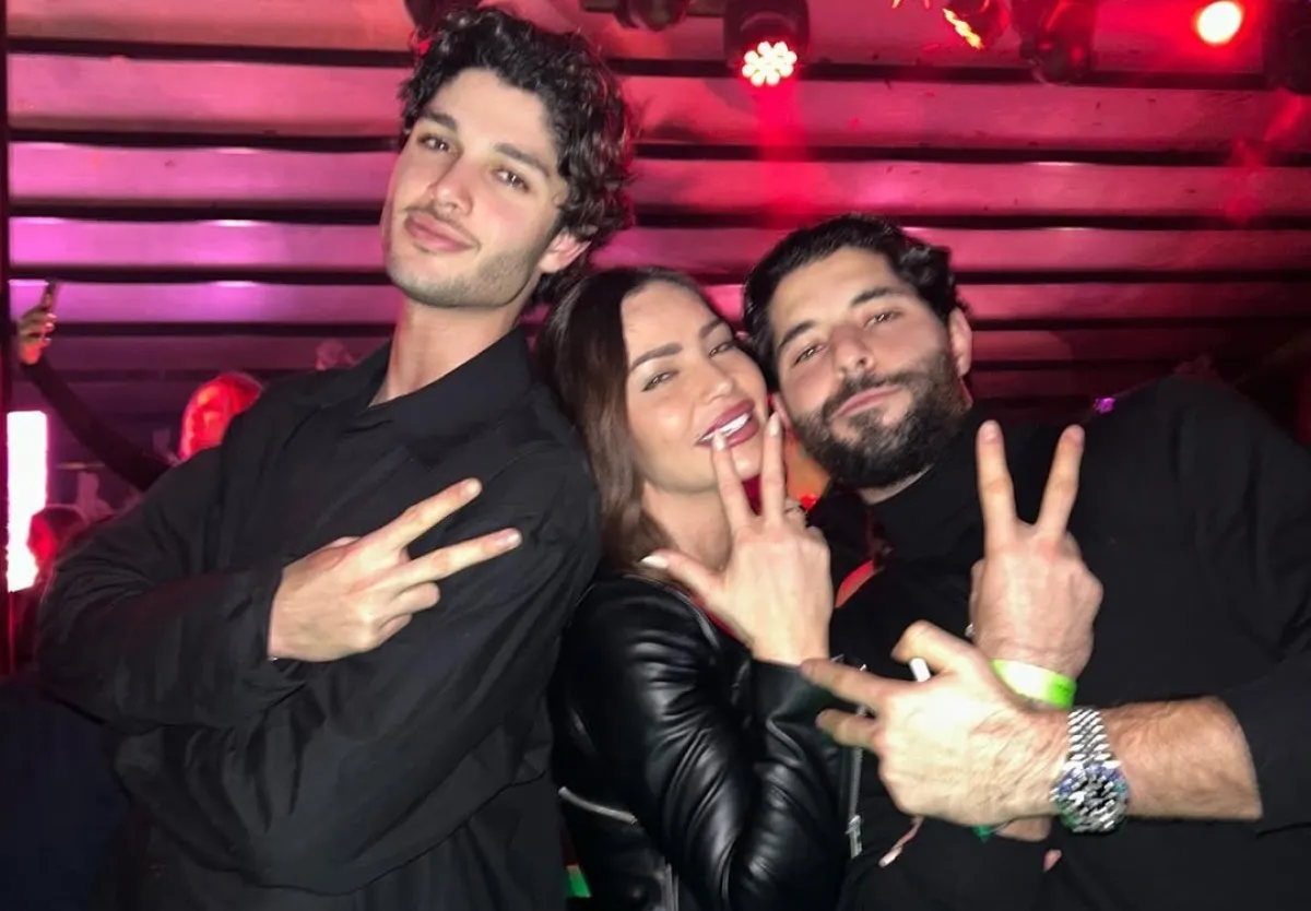 جيهان علامة متوسطة ولديها خالد ولؤي علامة- الصورة من حسابها على إنستغرام